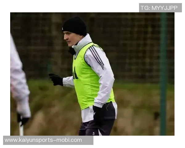 曼晚称马奎尔不仅是后卫更是团队领袖海文将成为他的接班人